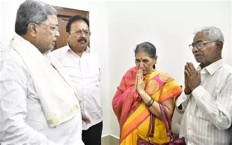 maksenbergart – meet the parents|Renukaswamy's parents meet Siddaramaiah, seeks job for .